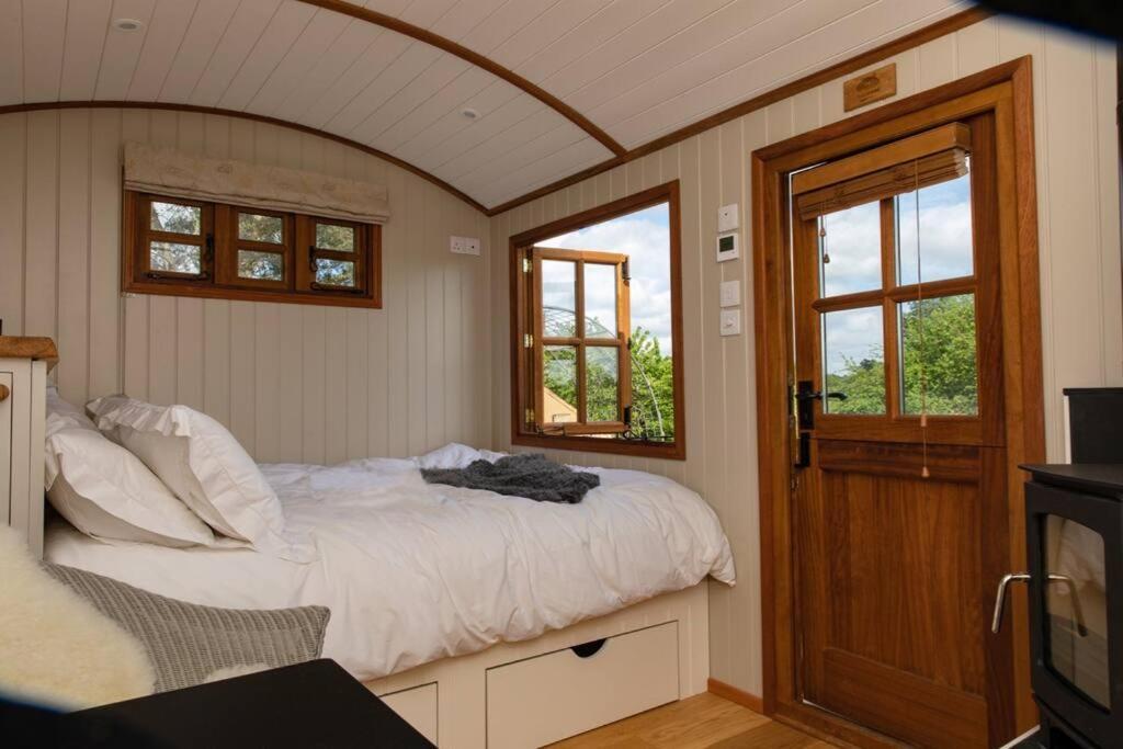 Luxury, Rural Shepherds Hut With Hot Tub Nr Bath Bristol Extérieur photo