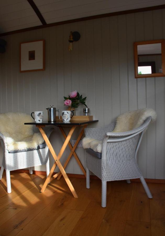 Luxury, Rural Shepherds Hut With Hot Tub Nr Bath Bristol Extérieur photo