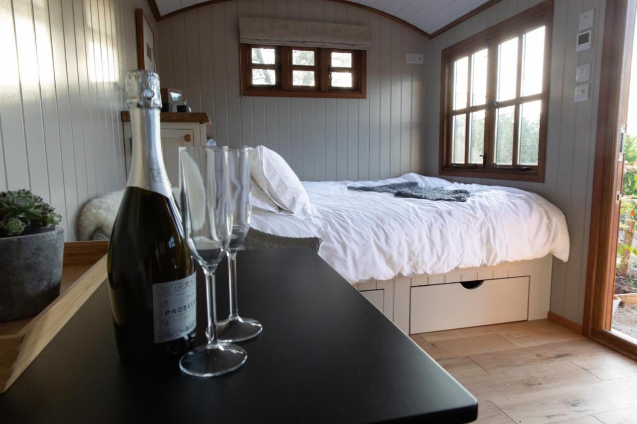 Luxury, Rural Shepherds Hut With Hot Tub Nr Bath Bristol Extérieur photo