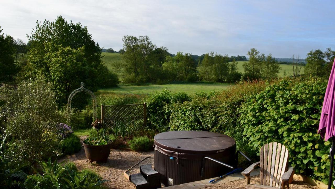 Luxury, Rural Shepherds Hut With Hot Tub Nr Bath Bristol Extérieur photo