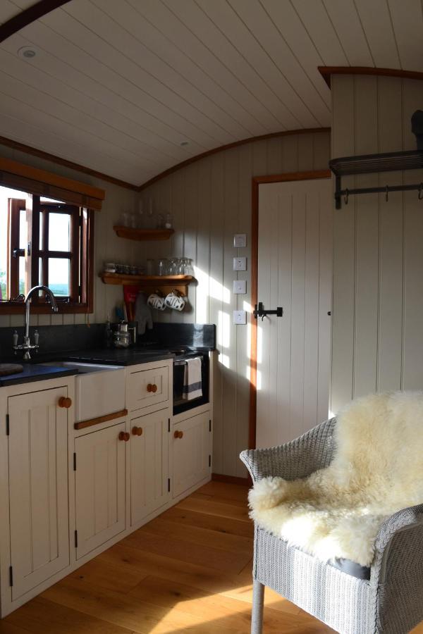 Luxury, Rural Shepherds Hut With Hot Tub Nr Bath Bristol Extérieur photo