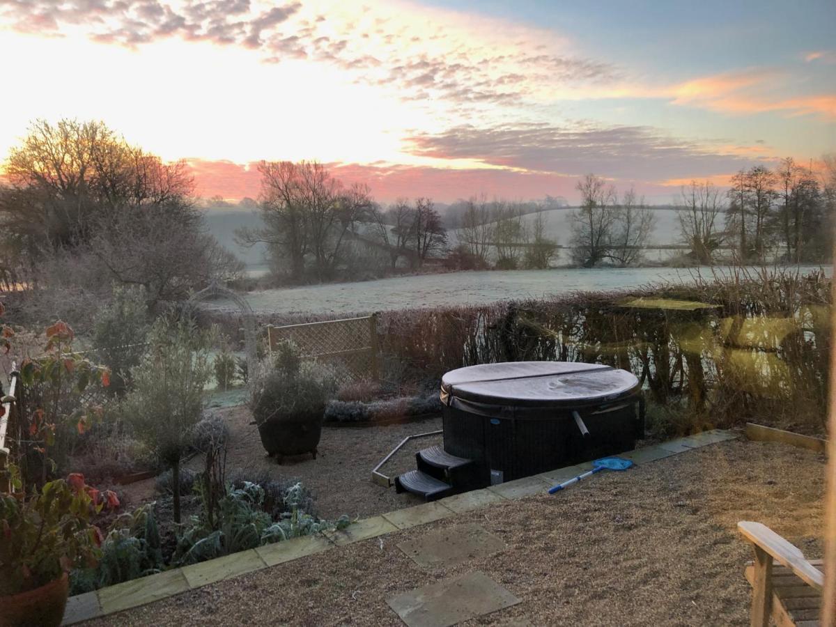Luxury, Rural Shepherds Hut With Hot Tub Nr Bath Bristol Extérieur photo